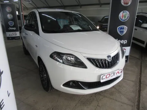 Lancia Ypsilon 1.0 firefly hybrid Platino s&s 70cv - Immagine 4