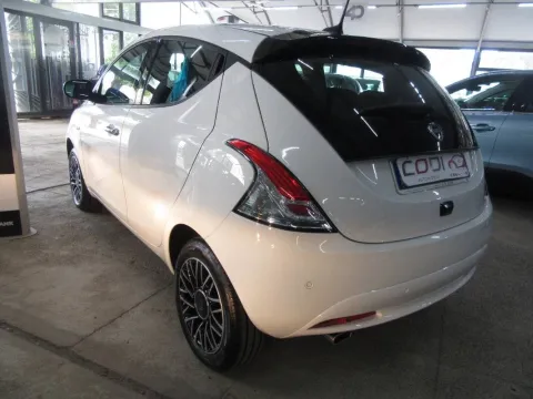 Lancia Ypsilon 1.0 firefly hybrid Platino s&s 70cv - Immagine 7