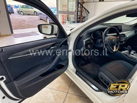 BMW 520d Touring xdrive Business auto - Immagine 7