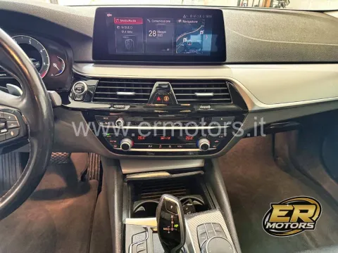 BMW 520d Touring xdrive Business auto - Immagine 13