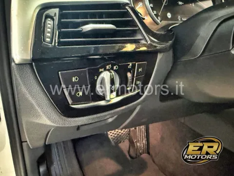 BMW 520d Touring xdrive Business auto - Immagine 15