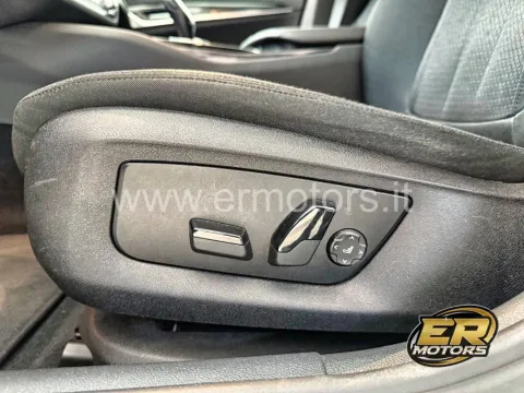 BMW 520d Touring xdrive Business auto - Immagine 16