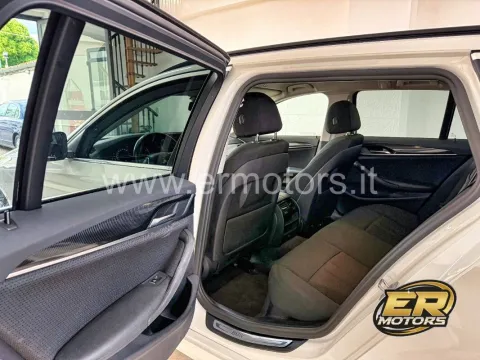 BMW 520d Touring xdrive Business auto - Immagine 17