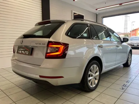 Skoda Octavia Wagon 1.6 tdi Executive 115cv - Immagine 6