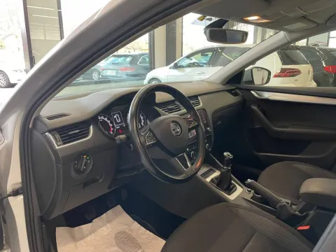 Skoda Octavia Wagon 1.6 tdi Executive 115cv - Immagine 9