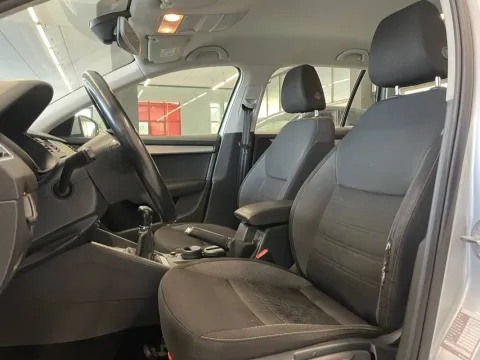Skoda Octavia Wagon 1.6 tdi Executive 115cv - Immagine 10