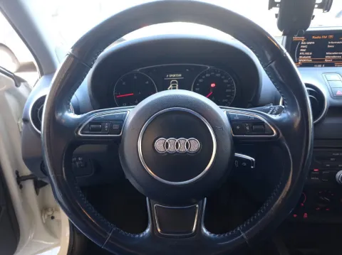 Audi A1 Sportback 1.6 tdi Attraction 90cv - Immagine 9