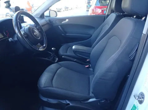 Audi A1 Sportback 1.6 tdi Attraction 90cv - Immagine 10