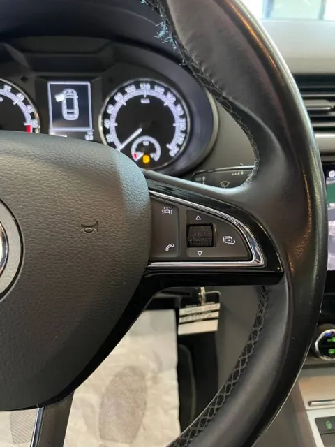 Skoda Octavia Wagon 1.6 tdi Executive 115cv - Immagine 16