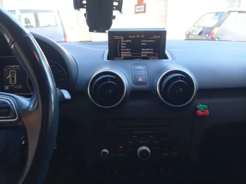 Audi A1 Sportback 1.6 tdi Attraction 90cv - Immagine 11