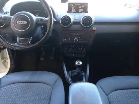 Audi A1 Sportback 1.6 tdi Attraction 90cv - Immagine 12