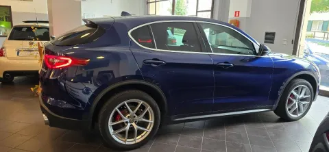 Alfa Romeo Stelvio 2.2 t Executive Q4 210cv auto my19 - Immagine 2