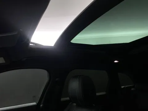 Land Rover Range Rover Velar 2.0 i4 R-Dynamic SE 240cv auto - Immagine 17