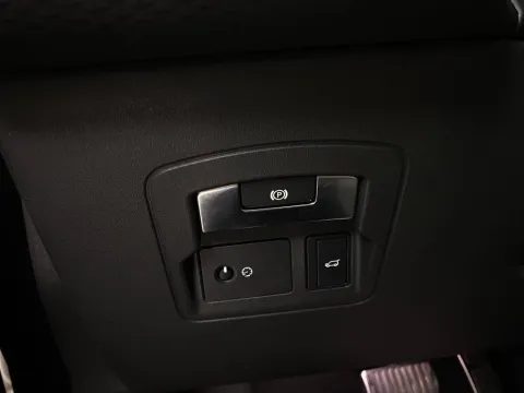 Land Rover Range Rover Velar 2.0 i4 R-Dynamic SE 240cv auto - Immagine 21