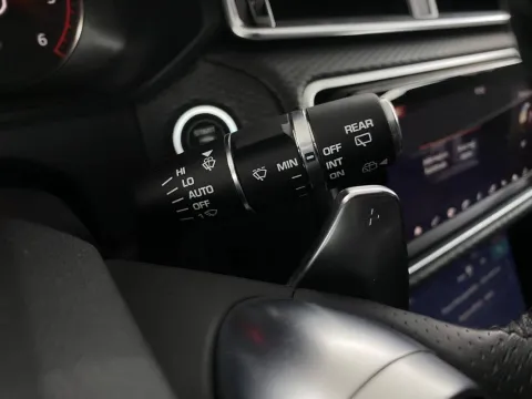 Land Rover Range Rover Velar 2.0 i4 R-Dynamic SE 240cv auto - Immagine 23