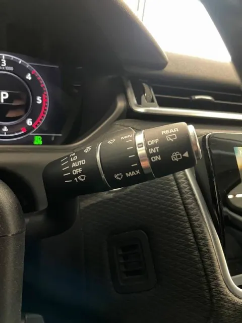 Land Rover Range Rover Velar 2.0d i4 S 180cv auto my20 - Immagine 19
