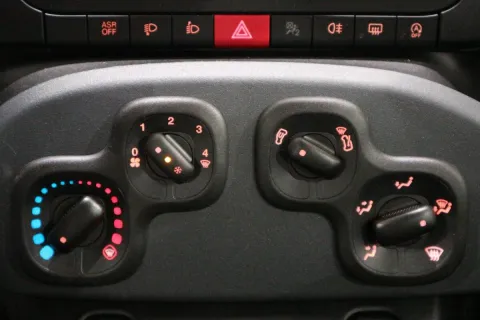 Fiat Panda 1.0 firefly hybrid s&s 70cv - Immagine 15