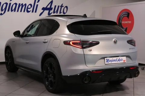 Alfa Romeo Stelvio 2.0 t Competizione Q4 280cv auto - Immagine 4