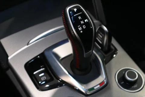 Alfa Romeo Stelvio 2.0 t Competizione Q4 280cv auto - Immagine 17