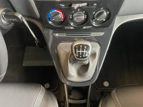 Lancia Ypsilon 1.0 firefly hybrid Gold s&s 70cv 5p.ti - Immagine 11