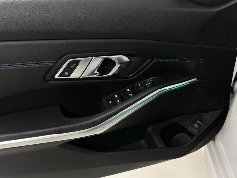 BMW 320d Touring mhev 48V xdrive Msport auto - Immagine 32
