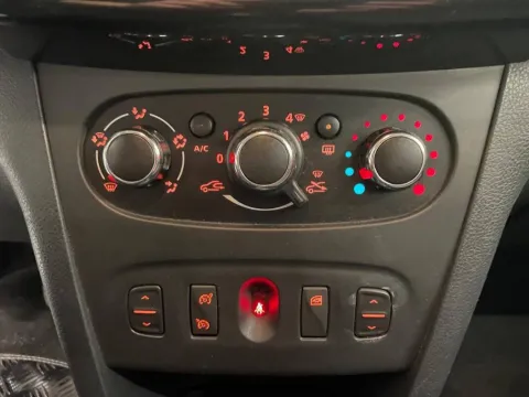 Dacia Sandero 1.2 Extra 75cv - Immagine 18