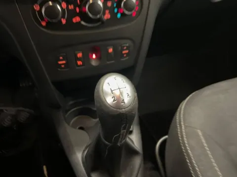 Dacia Sandero 1.2 Extra 75cv - Immagine 19