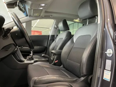 Kia Sportage 1.7 crdi Class Style Pack 2wd 115cv - Immagine 9