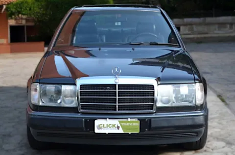 Mercedes E Coupe 200 CE - Immagine 2