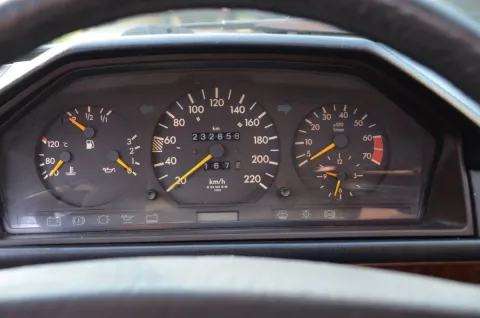 Mercedes E Coupe 200 CE - Immagine 10