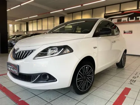 Lancia Ypsilon 1.0 firefly hybrid Silver Plus s&s 70cv - Immagine 1