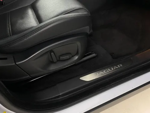 Jaguar E-Pace 2.0d i4 S awd 150cv auto - Immagine 21