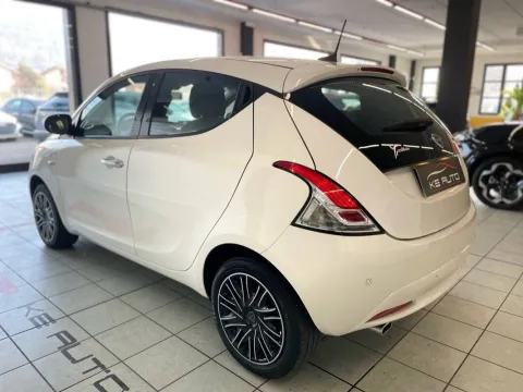 Lancia Ypsilon 1.0 firefly hybrid Silver Plus s&s 70cv - Immagine 4