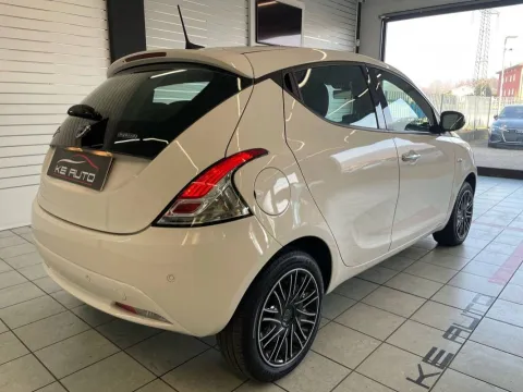 Lancia Ypsilon 1.0 firefly hybrid Silver Plus s&s 70cv - Immagine 6