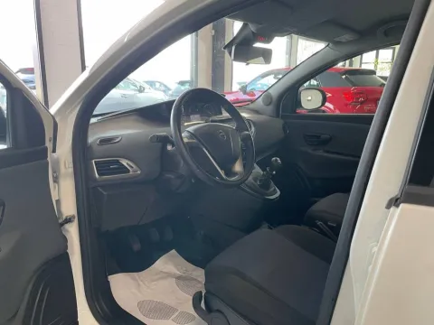 Lancia Ypsilon 1.0 firefly hybrid Silver Plus s&s 70cv - Immagine 11