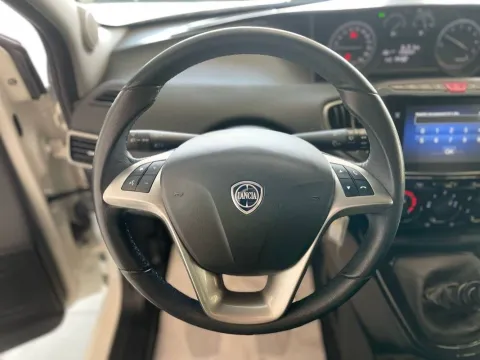 Lancia Ypsilon 1.0 firefly hybrid Silver Plus s&s 70cv - Immagine 20