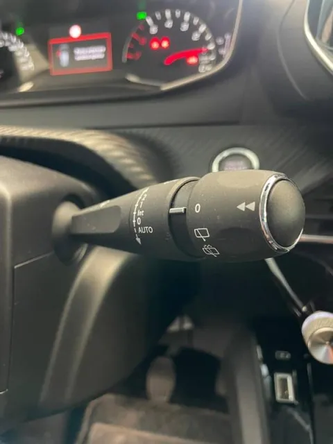 Peugeot 208 1.2 puretech Allure Navi Pack s&s 100cv - Immagine 17