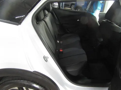 Peugeot 2008 1.2 puretech Allure s&s 100cv - Immagine 10