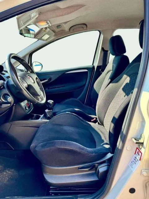 Fiat Punto 5p 1.3 mjt 16v Easy 75cv - Immagine 8