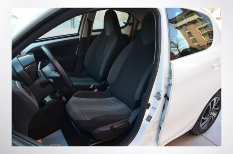 Peugeot 108 5p 1.0 vti Active s&s neopatentati - Immagine 9