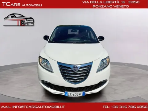 Lancia Ypsilon 0.9 t.air Gold ecochic metano 80cv E5+ - Immagine 2