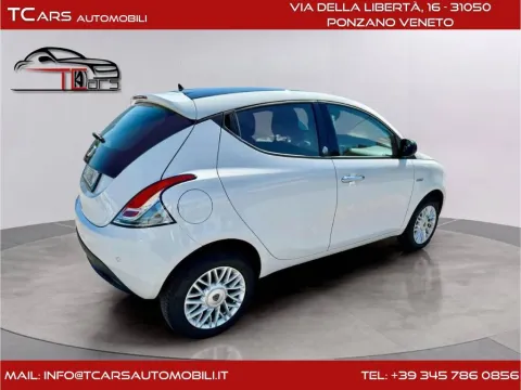 Lancia Ypsilon 0.9 t.air Gold ecochic metano 80cv E5+ - Immagine 3