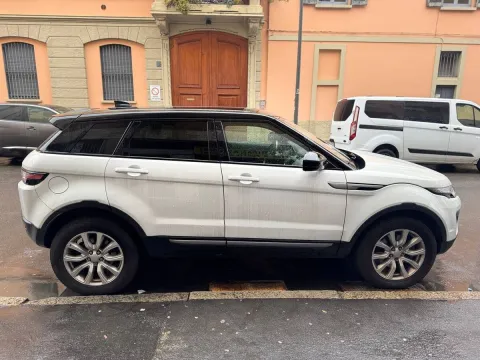 Land Rover Range Rover Evoque 5p 2.0 ed4 SE 150cv my19 - Immagine 4