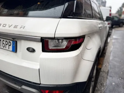 Land Rover Range Rover Evoque 5p 2.0 ed4 SE 150cv my19 - Immagine 9