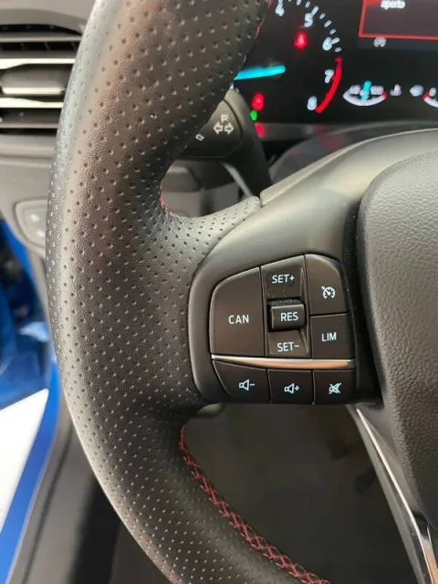 Ford Focus 1.0t ecoboost h ST-Line 125cv - Immagine 19
