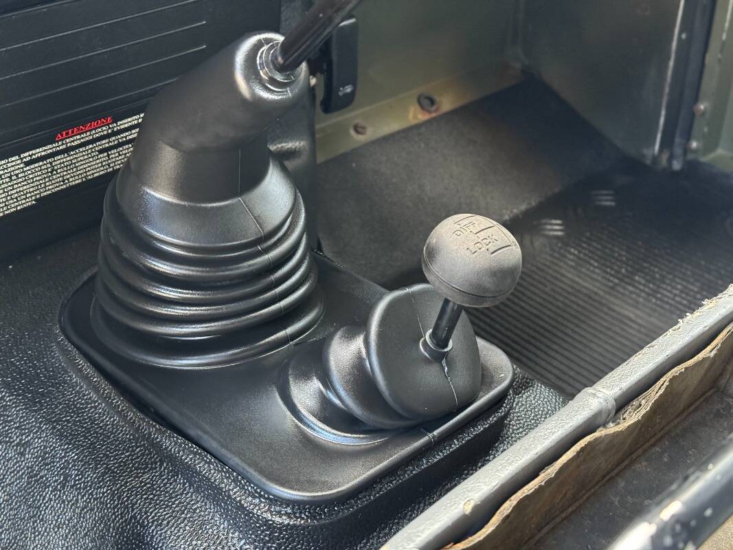 Land Rover Defender 90 2.5 td Soft Top - Immagine 15
