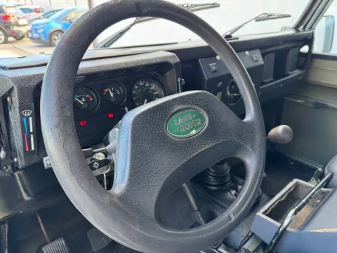 Land Rover Defender 90 2.5 td Soft Top - Immagine 18