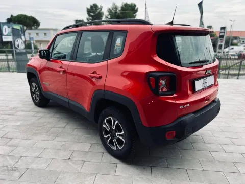 Jeep Renegade 2.0 mjt Longitude 4wd 140cv - Immagine 4