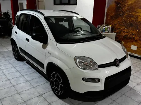 Fiat Panda 1.0 firefly hybrid City Life s&s 70cv 5p.ti - Immagine 2