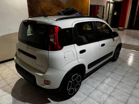 Fiat Panda 1.0 firefly hybrid City Life s&s 70cv 5p.ti - Immagine 3